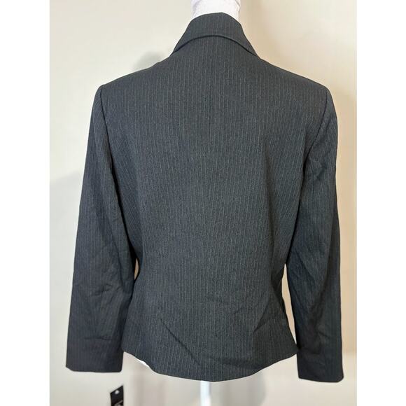 Le Suit Two-Button Gray Pinstripe Women's Blazer Petite Size 8 NWT - Picture 2 of 9